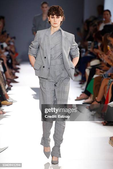 Max Mara - Runway - Milan Fashion Week Spring/Summer 2019 Max Mara - Runway - Milan Fashion Week Spring/Summer 2019