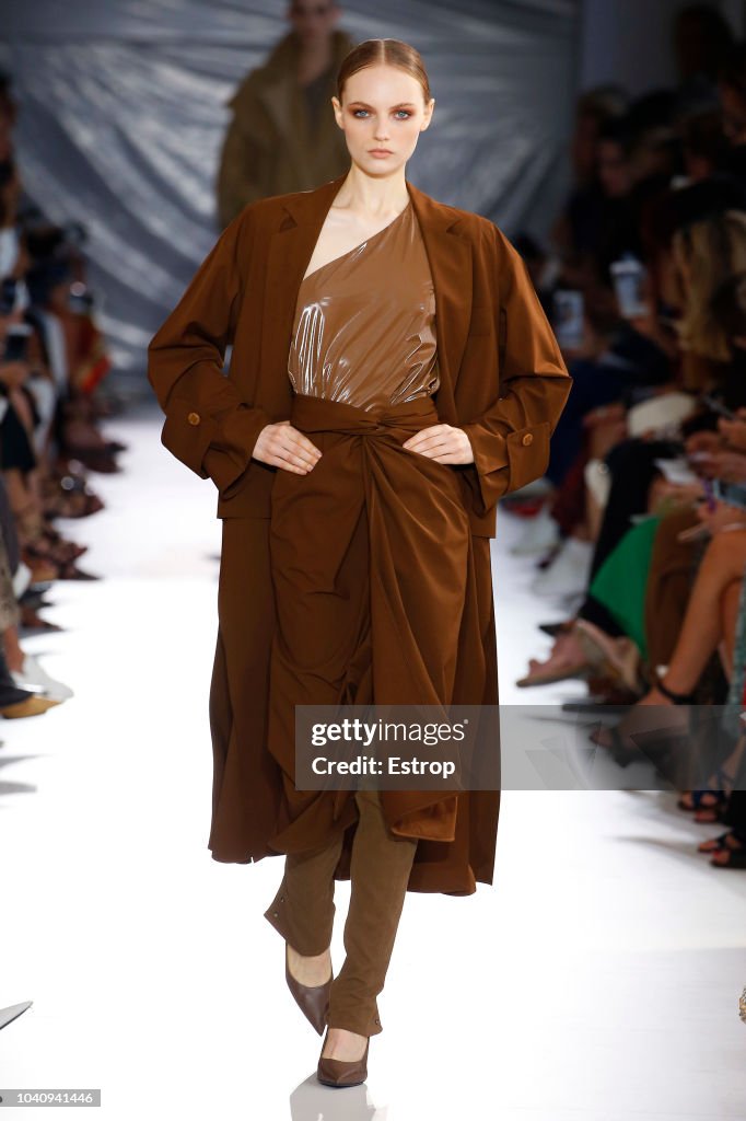 Max Mara - Runway - Milan Fashion Week Spring/Summer 2019