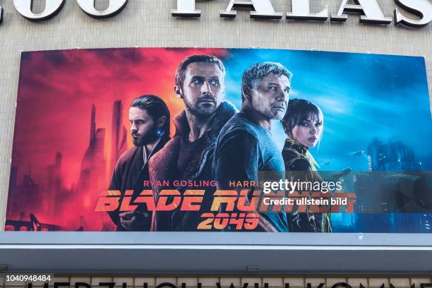 Filmplakat für Blade Runner 2049 am Zoo Palast in Berlin