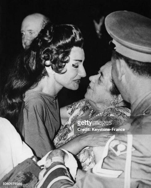 American-born Greek opera singer, Maria Callas embracing American gossip columnist Elsa Maxwell, Athens, 9th August 1961. La cantatrice Maria Callas...