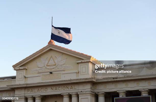 The National Palace on the Revolution Square in Managua, Nicaragua, 27 November 2015. Photo: JENS KALAENE/dpa | usage worldwide