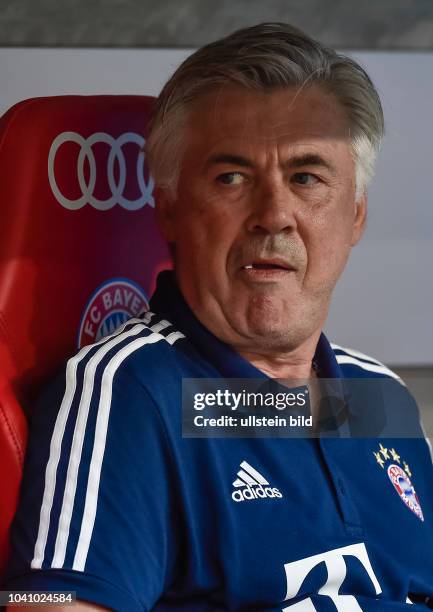 Cheftrainer Carlo Ancelotti kaut Kaugummi waehrend dem Fussball AUDI CUP 2017 FC Bayern Muechen gegen SSC Neapel in der Allianz Arena am 2. August...