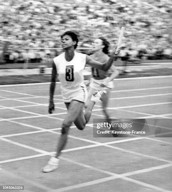 Athlète américaine Wilma Rudolph pendant une course de relais à Moscou, URSS, en juillet 1961.