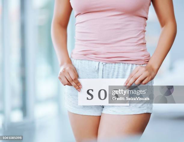 having issues down there? - virilha humana imagens e fotografias de stock