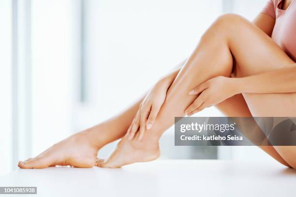 glad aanvoelt - hair removal stockfoto's en -beelden