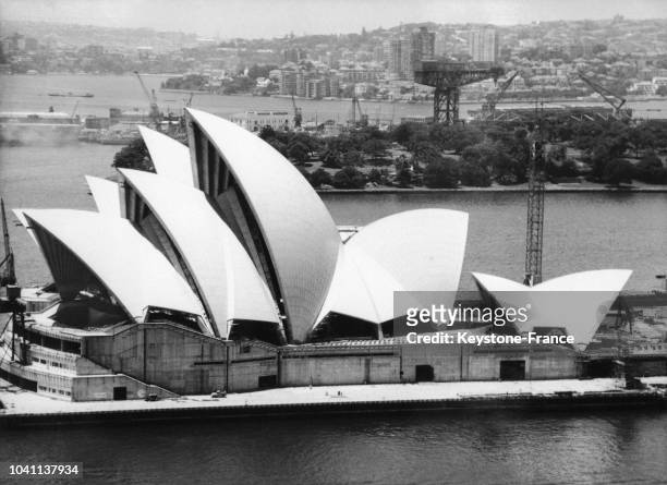 Le 28 mai 1969, les travaux de construction de l'Opéra de Sydney en Australie, débutés en 1958 progressent et laissent déjà apparaître un immense...