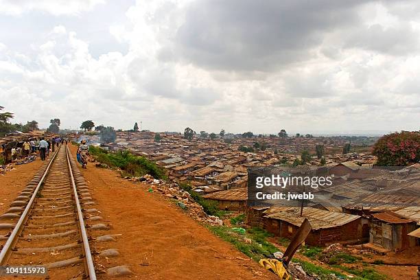 vita in slums - nairobi foto e immagini stock