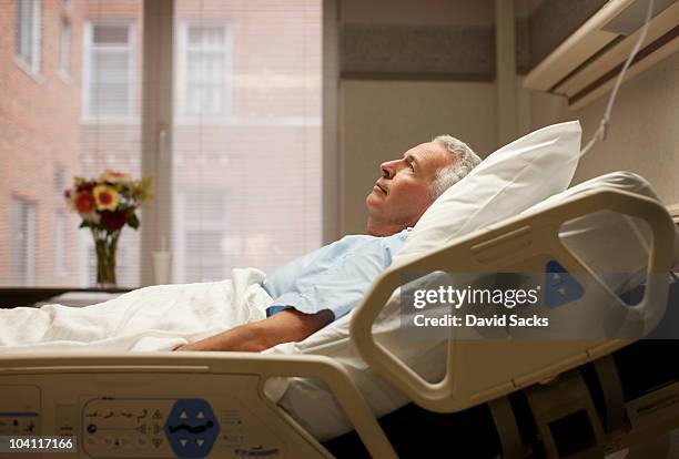 man lying in hospital bed - patience foto e immagini stock