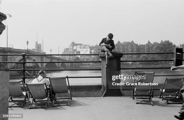 Boy sketching on the south bank of the Thames at Putney, London, circa 1957. Original Publication : Picture Post - 9126 - Children's Art - unpub