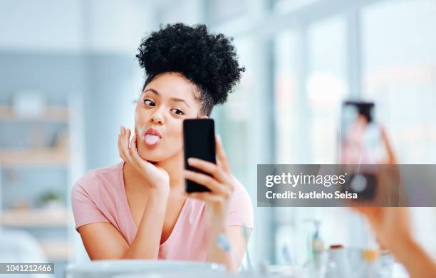 selfies eerste ding in de ochtend - tongue out stockfoto's en -beelden