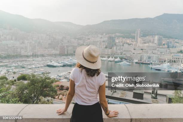 woman walking in monte carlo, monaco - monte carlo imagens e fotografias de stock