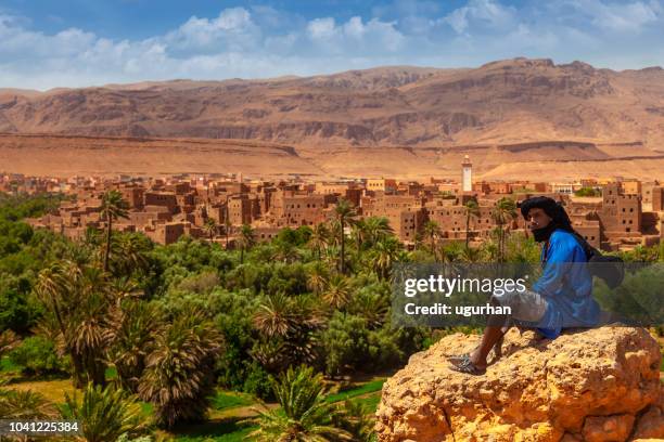 berber man in marokko - toeareg stockfoto's en -beelden