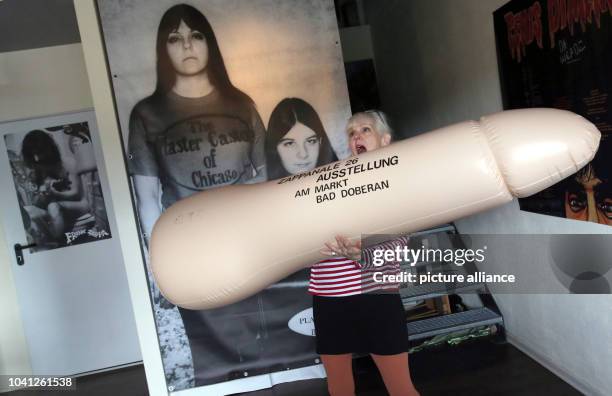 The American artist Cynthia Albritton alias Cynthia Plaster Caster poses with a huge blow up penis, in the background is an image of Frank Zappa. Her...