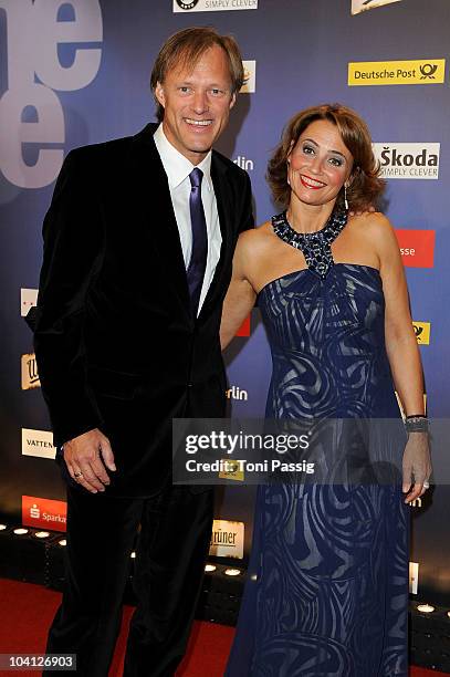 Gerhard Deliing and wife Isabelle Delling attend the 'Goldene Henne Award 2010' at Friedrichstadtpalast on September 15, 2010 in Berlin, Germany.