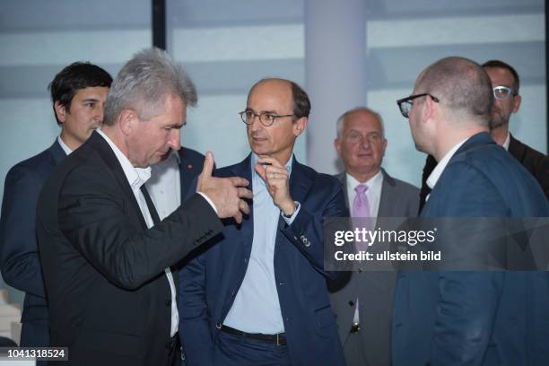 Wirtschafts- und Digitalminister Prof. Dr. Andreas Pinkwart trifft auf seiner Sommertour 2017 zahlreiche junge Unternehmerinnen und Unternehmer,...