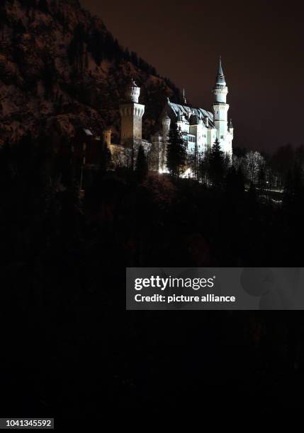 Neuschwanstein castle embedded in a snow covered scenery during the evening in Hohenschwangau, Germany, 3 March 2016. Photo: Karl-Josef...