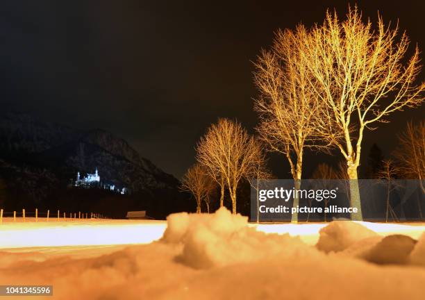 Neuschwanstein castle embedded in a snow covered scenery during the evening in Hohenschwangau, Germany, 3 March 2016. Photo: Karl-Josef...