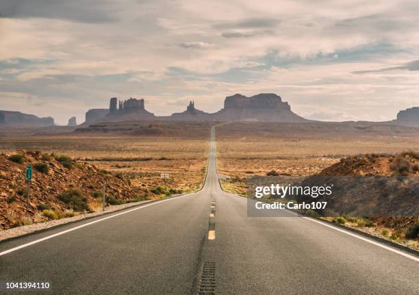 monument valley scenic road - utah road stock pictures, royalty-free photos & images