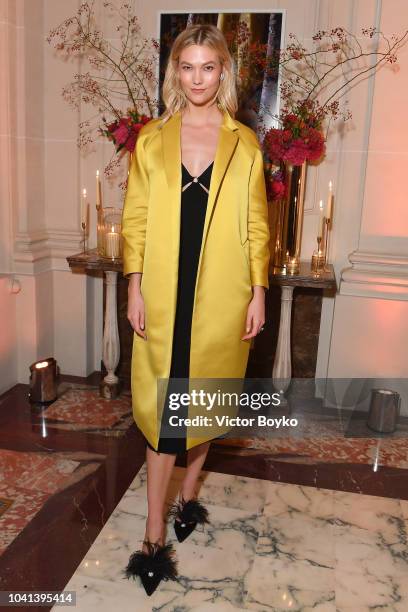 Karlie Kloss attends the YouTube cocktail party during Paris Fashion Week on September 26, 2018 in Paris, France.