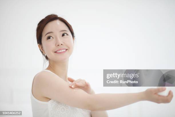 198 095点の腕 女性のストックフォト Getty Images 198 095点の腕 女性のストックフォト Getty Images