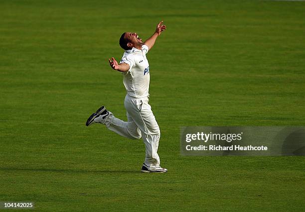 Andre Adams of Nottinghamshire celebrates taking the wicket of Shivnarine Chanderpaul of Lancashire and securing the bonus points needed to win the...