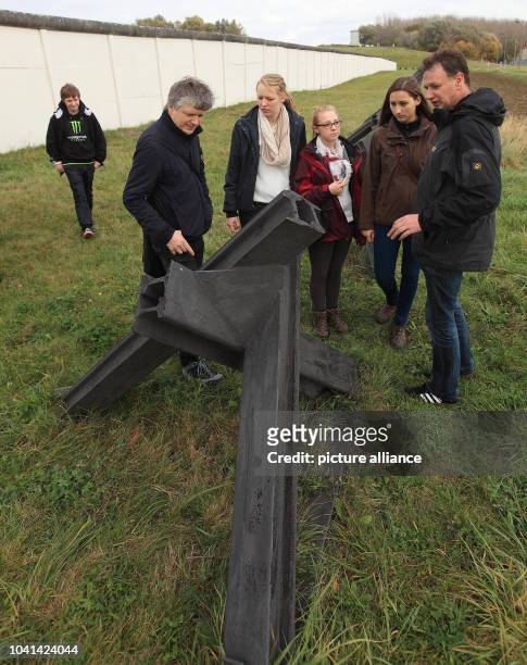 Students of the high school 'Julianum' in Helmstedt get informed about the former border between the Federal Republic of Germany and the GDR at the...