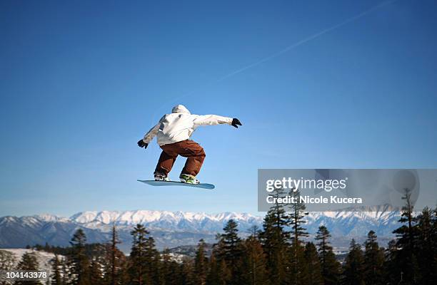 snowboarder jumping at mammoth mountain resort - snowboard jump bildbanksfoton och bilder
