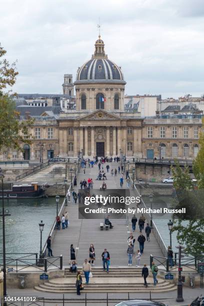 the pont de arts (lock and key) bridge over the seine in paris with the institut de france in the background - saint germain stock pictures, royalty-free photos & images