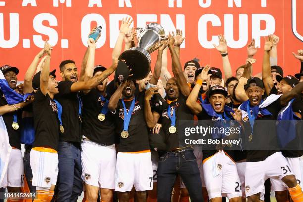 DaMarcus Beasley of Houston Dynamo lifts up the championship trophy after defeating the Philadelphia Union 3-0 during the 2018 Lamar Hunt U.S. Open...