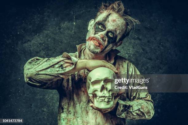 angry halloween clown - killer clown stock pictures, royalty-free photos & images