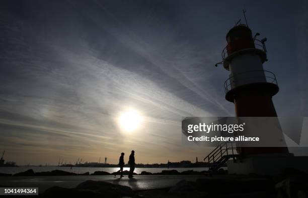 Light cirrostratus clouds and jet trails show at the sunny sky in Rostock-Warnemuende, Germany, 02 December 2013. Photo: Bernd Wuestneck/ZB | usage...