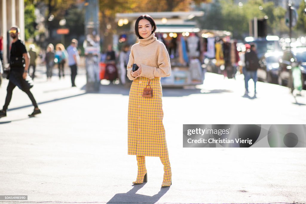 Street Style : Paris Fashion Week Womenswear Spring/Summer 2019 : Day Three
