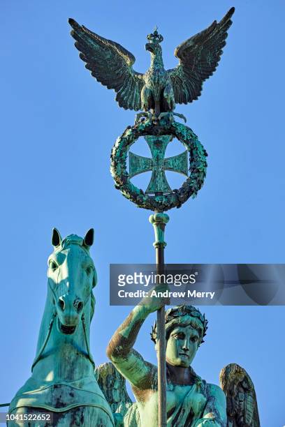 close-up of berlin quadriga with blue sky, brandenburg gate, germany - quadriga statue brandenburg gate stock pictures, royalty-free photos & images