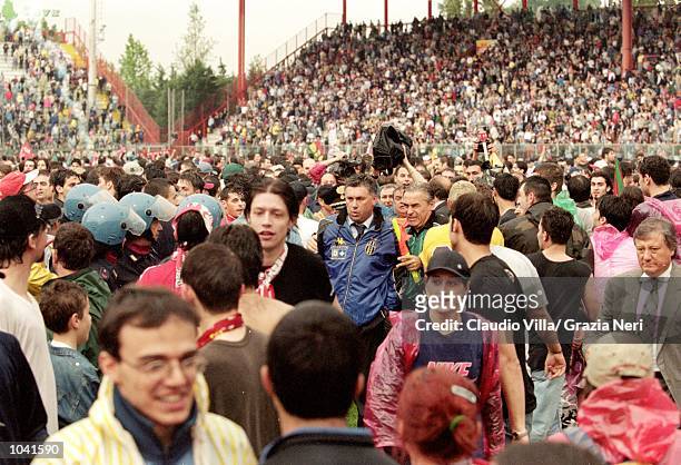 Carlos Ancelotti the Juventus manager amongst the fans during the Italian Serie A match against Perugia at the Stadio Curi A, in Perugia, Italy....