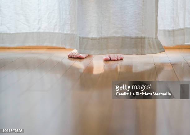 child hiding behind the curtain - gömma bildbanksfoton och bilder