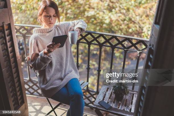 buenos la mañana - routine fotografías e imágenes de stock