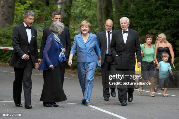 Joachim Sauer , his son Daniel Sauer, writer Ulla Hahn, German Chancellor Angela Merkel and Klaus von Dohnanyi , former first mayor of Hamburg,...