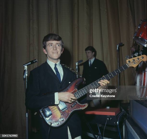 English musician Rick Huxley , bassist for the Dave Clark Five, circa 1965.