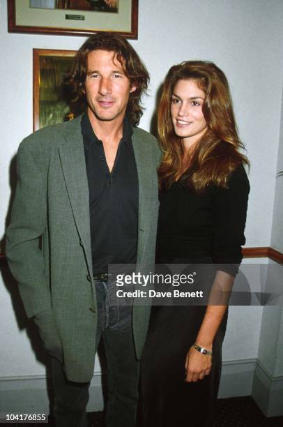 Richard Gere and Cindy Crawford attend the "Mr Jones" UK Premiere in September 1994 in London, England Richardgereretro