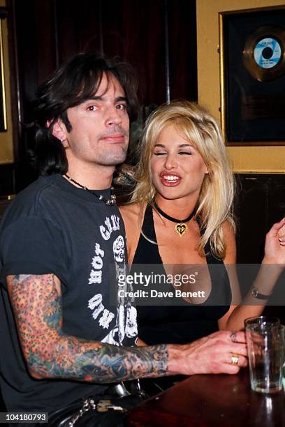 118 Tommy Lee 1994 Photos and Premium High Res Pictures - Getty Images