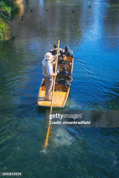 punting on the avon, christchurch, nuova zelanda - punting foto e immagini stock