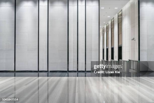 elevator entrance - atrio luxo hotel nobody imagens e fotografias de stock