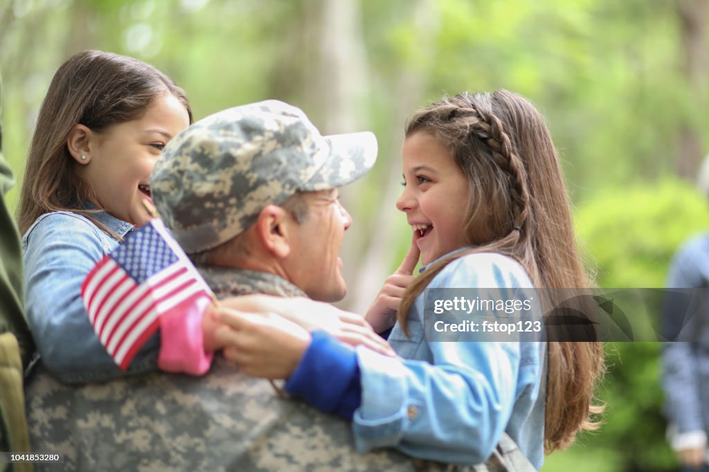 Famille accueille maison soldat de l’armée USA.