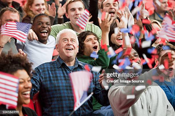 usa partidarios con banderas y cinta de télex - cultura estadounidense fotografías e imágenes de stock