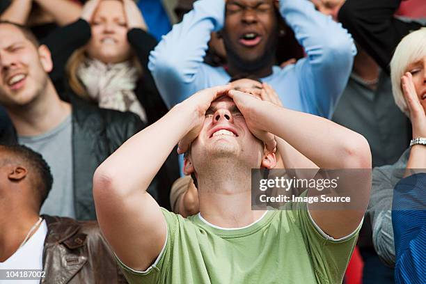 disappointed football fan - nederlaag stockfoto's en -beelden