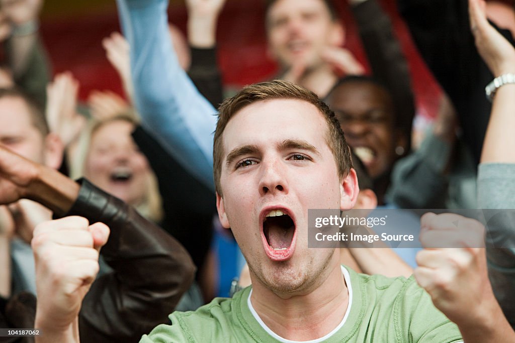 Gritar Homem no jogo de futebol