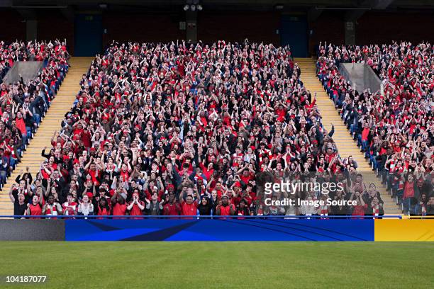 football crowd in stadium - audience football stockfoto's en -beelden