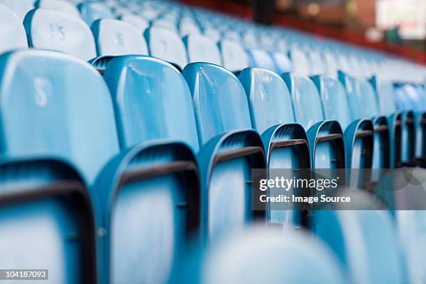 leere sitze in football stadium - empty stadium stock-fotos und bilder