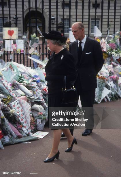 The public funeral of Diana, Princess of Wales, London, UK, 6th September 1997, Queen Elizabeth II and Prince Philip, Duke of Edinburgh, Tributes to...