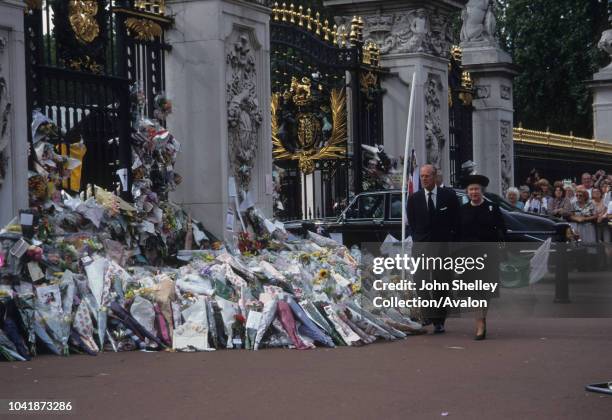 The public funeral of Diana, Princess of Wales, London, UK, 6th September 1997, Queen Elizabeth II and Prince Philip, Duke of Edinburgh, Tributes to...